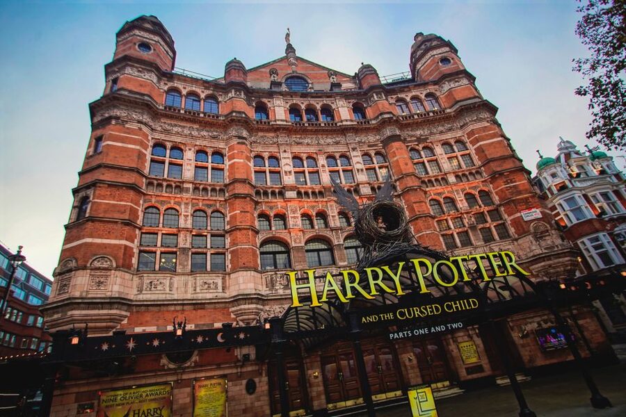 London: Harry Potter Movies Walking Tour (Kids Go Free) - Photo Stop at the Harry Potter Shop at Platform 9¾