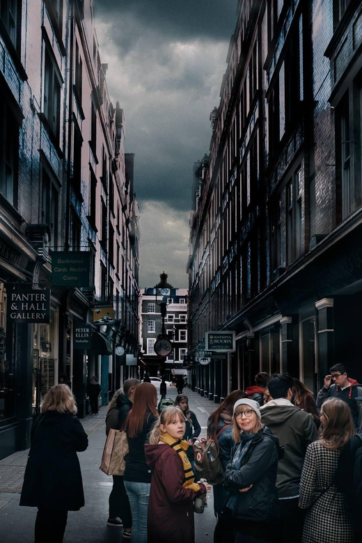 London: Harry Potter Walking Tour in German - The Death Eaters bridge, Gringotts, and Knockturn Alley