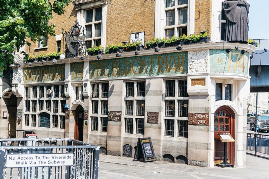 London: Historic Pubs of Central London Walking Tour - Meeting Point on Panier Alley: What to Expect When You Arrive