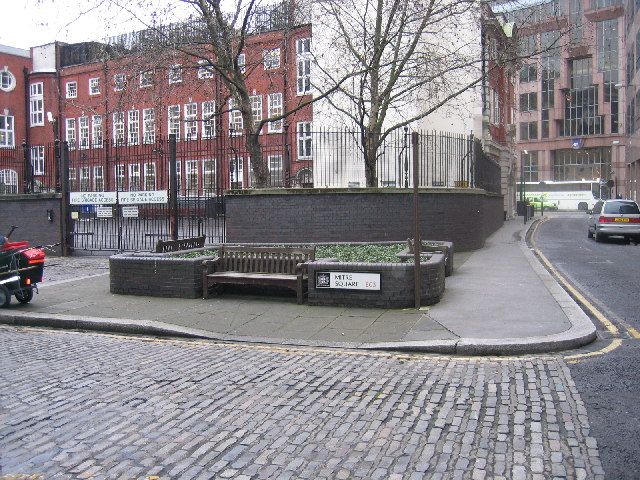 London: Jack the Ripper Evening Walking Tour - What you’ll experience in the 2 hours: the case, the setting, and the street mood