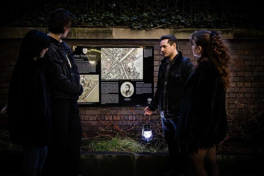 London: Jack the Ripper Night Walking Tour in Whitechapel - Crime-scene street walk: Brick Lane through East End side streets