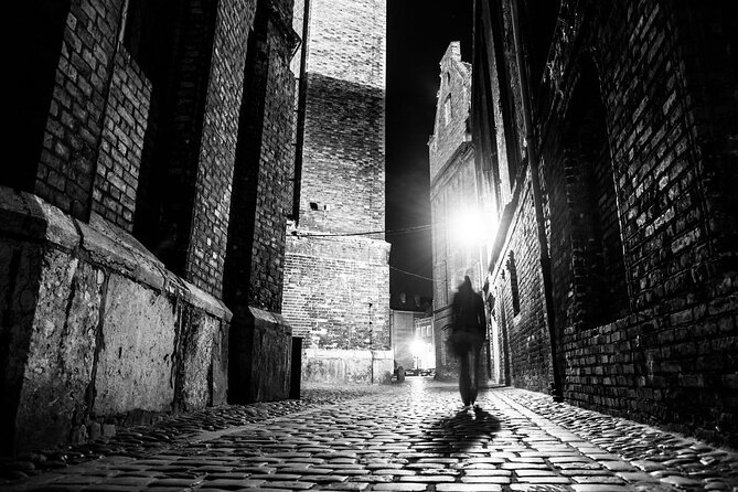 London Jack The Ripper Small-Group Walking Tour - Guide energy: Cova, Antonio, Yassine—and why pacing can change everything