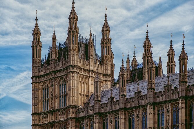 London: Landmarks Walking Tour - St James’s Palace and the ceremonial walk toward Buckingham