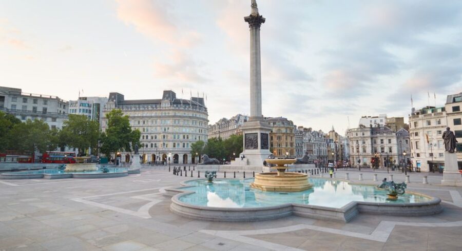 London: London Sightseeing Walking Tour with 30+ Sights - Tower of London to Lunch by Tower Hill: The Best Stretch for Photos and Breaks