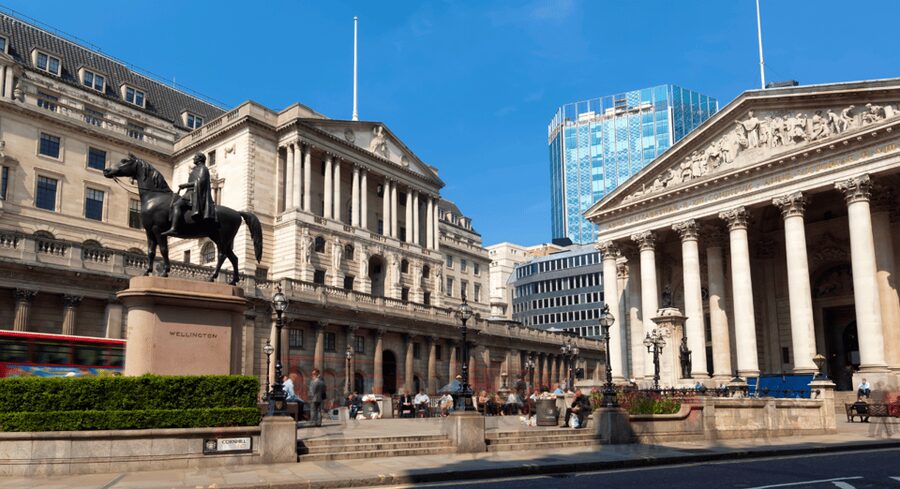 London: London Sightseeing Walking Tour with 30+ Sights - The 10-Minute Train Jump: A Time-Saving Way into Westminster
