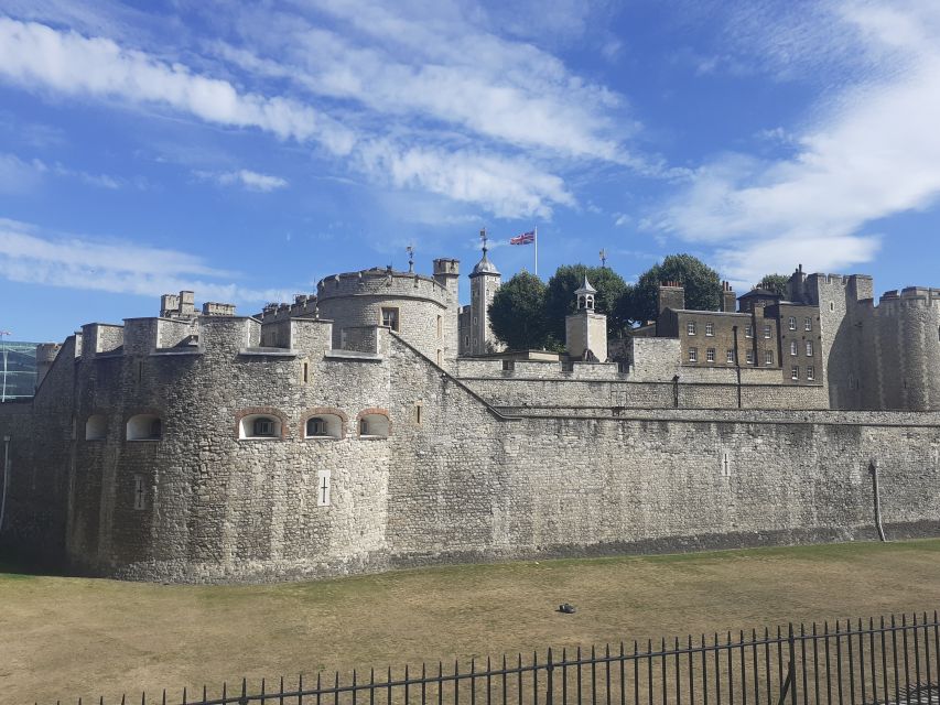 London: Medieval History Walking Tour from The Tower - HMS Belfast and the wartime thread running through the river
