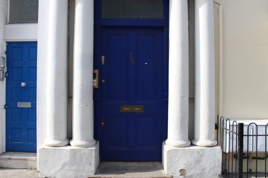 London: Notting Hill Walking Tour - Portobello Road Market Day: buskers, spice shops, cafés, and tastes