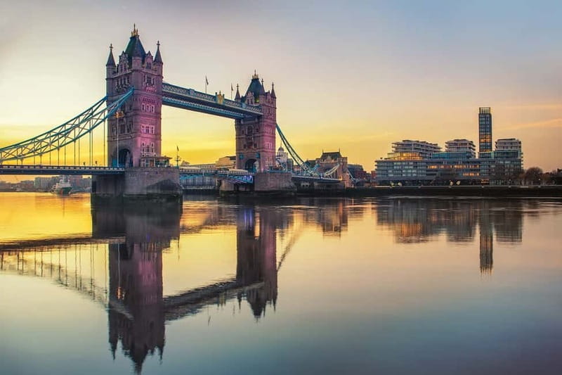 London: Old City Walking Tour - Starting at Tower Hill: getting your bearings fast