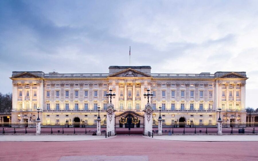 London: Palaces and Parliament Walking Tour - Price and value: What $33 buys you in central London