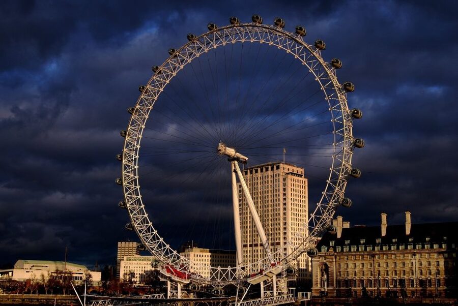 London: Private Walking Tour with a Local - Walking route vibes: major sights plus the in-between