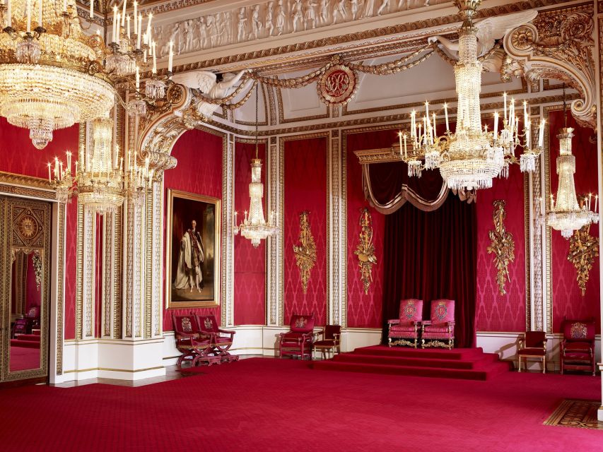London: Royal Walking Tour and Buckingham Palace Audio Tour - From St James Square to the Palace Gates: The Real Value