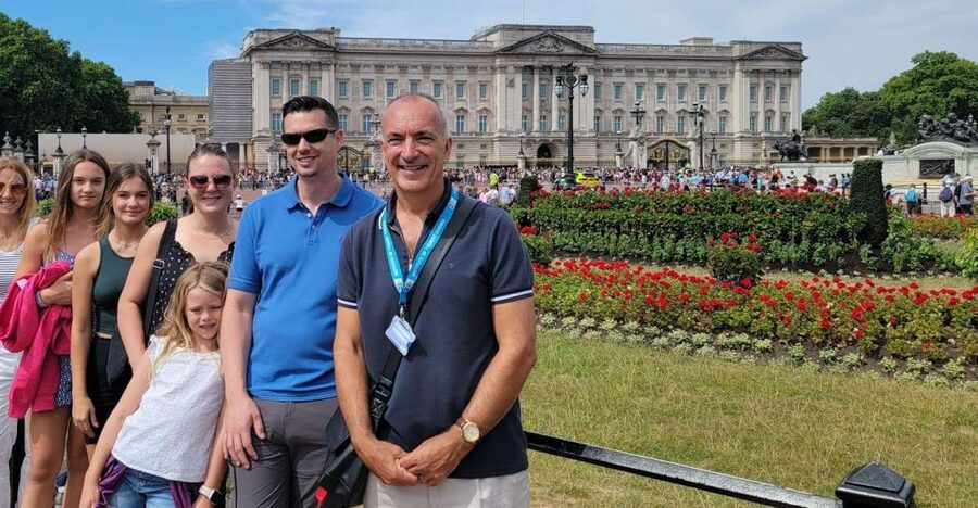 London: Royal Walking Tour and Buckingham Palace Audio Tour - St James Park and St James’s Palace: Learning the Royal “Why”