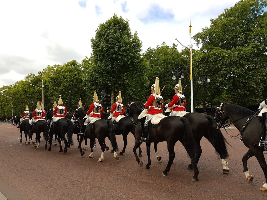 London: Royalty Walking Tour with Changing of The Guard - Key things I’d plan around