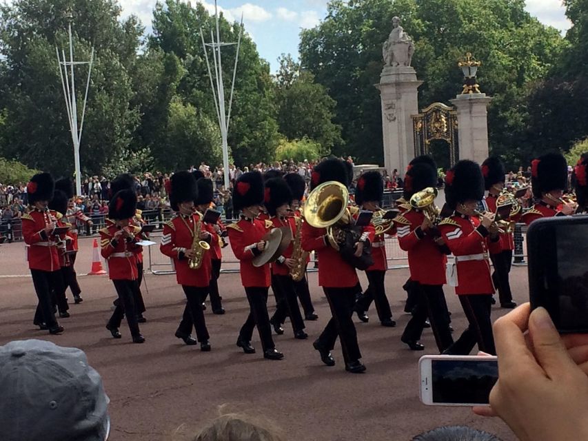 London: Royalty Walking Tour with Changing of The Guard - Pace, group size, and what $33 buys you in real terms
