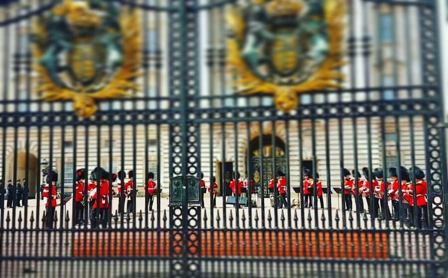 London: Royalty Walking Tour with Changing of The Guard - Horse Guards Parade at Whitehall: where power looks theatrical