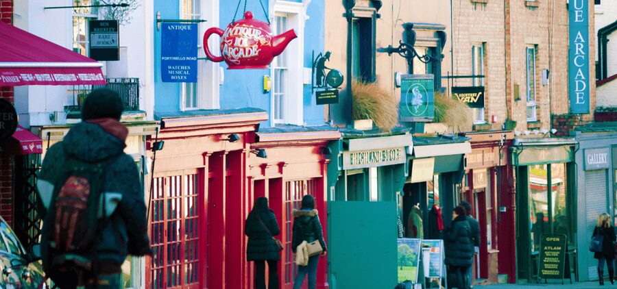 London: Self-Guided Notting Hill Walking Tour with an APP - Getting ready: headphones and a smartphone that won’t quit on you