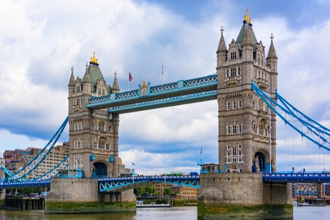 London Sightseeing Walking Tour with 30+ sights - Tower of London, Tower Bridge, and Parliament area: power, punishment, and the Thames