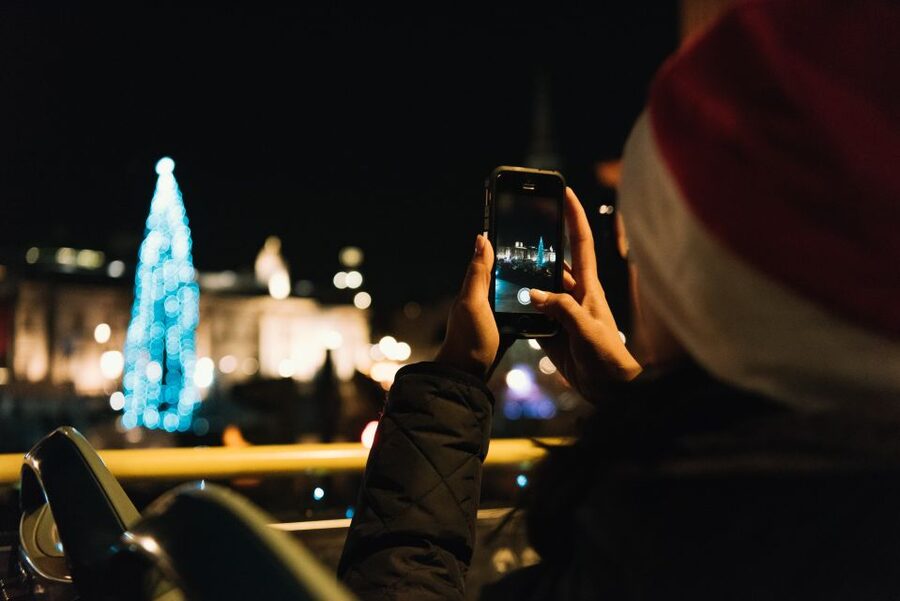 London: Tootbus Christmas Lights Tour incl walking tours - Stop by Stop: Trafalgar Square to Grosvenor Square in Christmas Lights