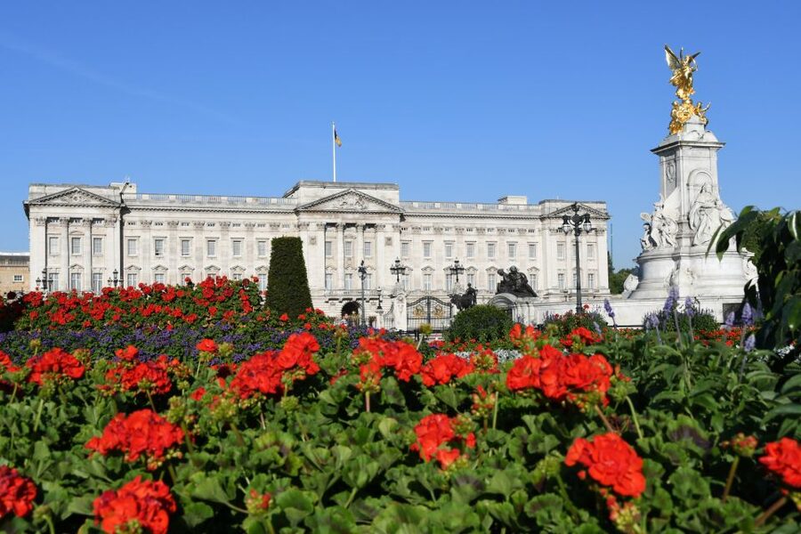 London: Westminster Walking Tour & Westminster Abbey Visit - Whitehall and Horse Guards Parade: where ceremonies meet the street