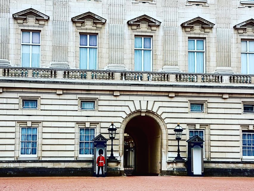 London: Westminster Walking Tour & Westminster Abbey Visit - The Changing of the Guard at 10am: how to aim for it