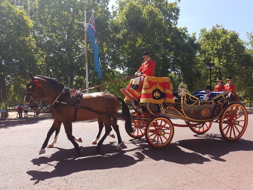 London: Westminster Walking Tour & Westminster Abbey Visit - Buckingham Palace plus Trafalgar Square: the royal hits, without the chaos