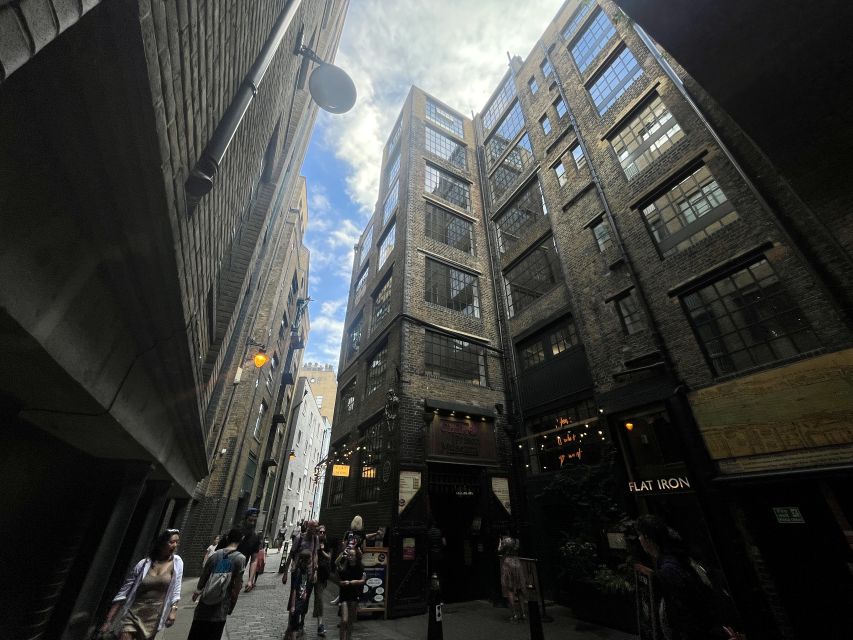 London: Witches and History Bankside Walking Tour - Winchester Palace ruins and the Clink Prison Museum: fear gets real