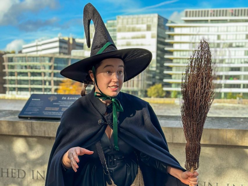 London: Witches and History Bankside Walking Tour - Costumed guides and the humor that keeps the pace right