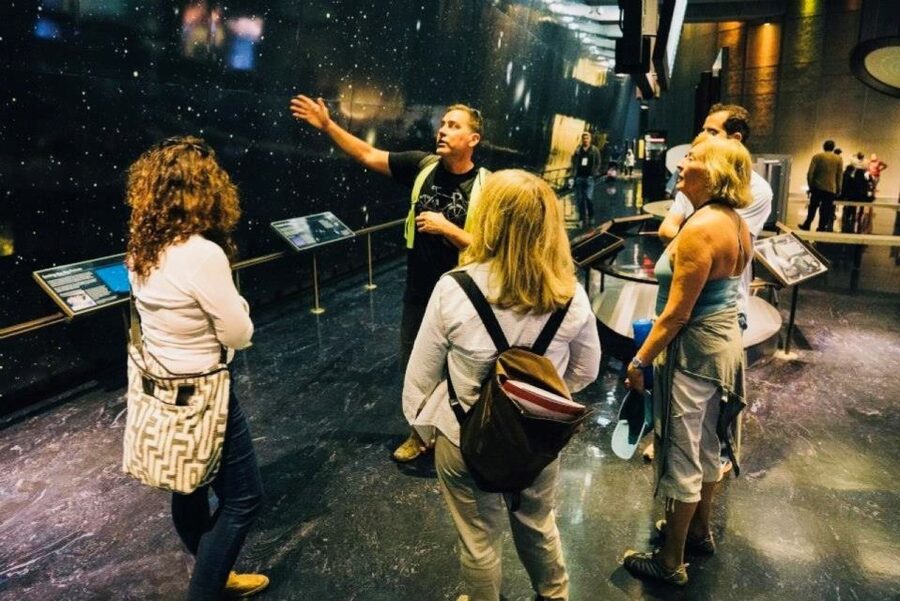 Los Angeles: Griffith Observatory Guided Hike/Walking Tour - Hollywood Sign break: the photo moment that people plan for