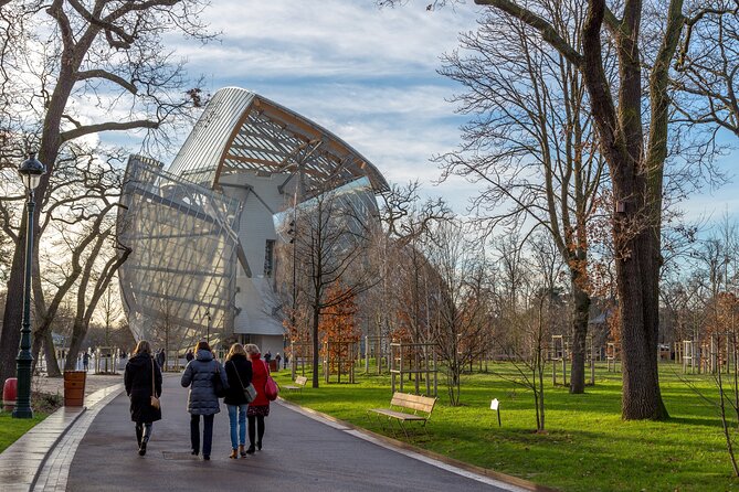 Louis Vuitton Foundation Exterior Walking Tour and Premium Entry - Timing, meeting point, and how to avoid the little headaches