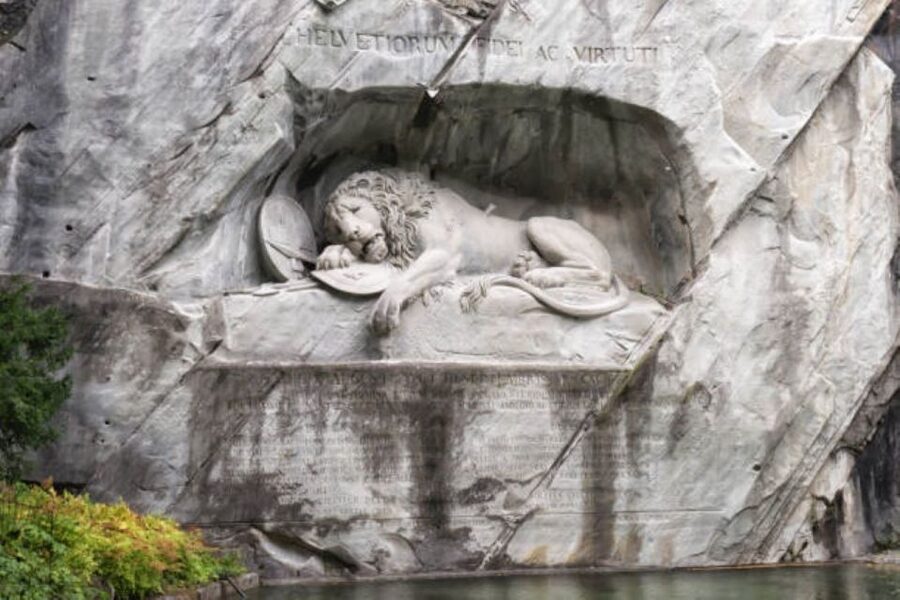 Lucerne: Private Walking Tour with a Local Guide - Hofkirche St. Leodegar and the Lion Monument: memorials with meaning