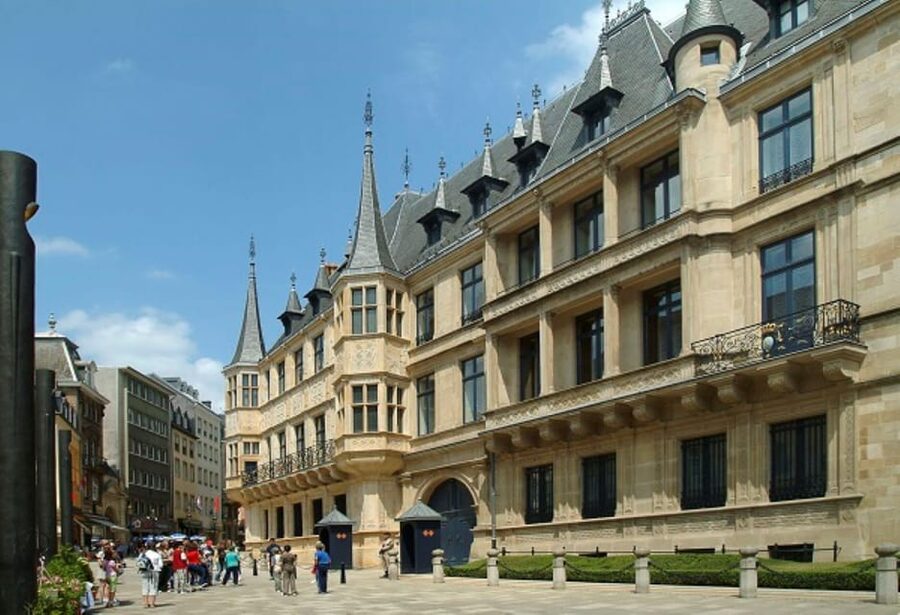 Luxembourg City: Guided Walking Tour with Cultural Insights - Pescatore, J.P. Foundation and the City’s Modern Layer