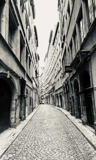 Lyon: Private Walking Tour of "Traboules" in the Old Town - Lyon traboules tour: why these passageways feel like a secret map