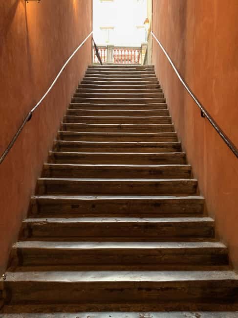 Lyon: Private Walking Tour of "Traboules" in the Old Town - Entering the traboules: what you’re really looking for