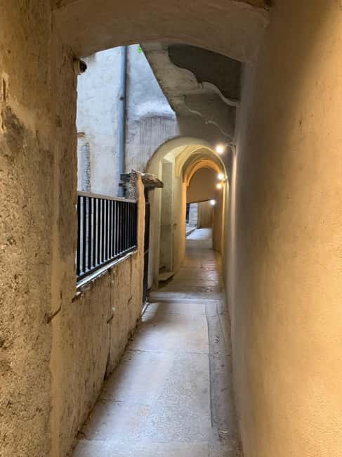Lyon: Private Walking Tour of "Traboules" in the Old Town - Silk to wartime secrecy: the stories that make the maze matter