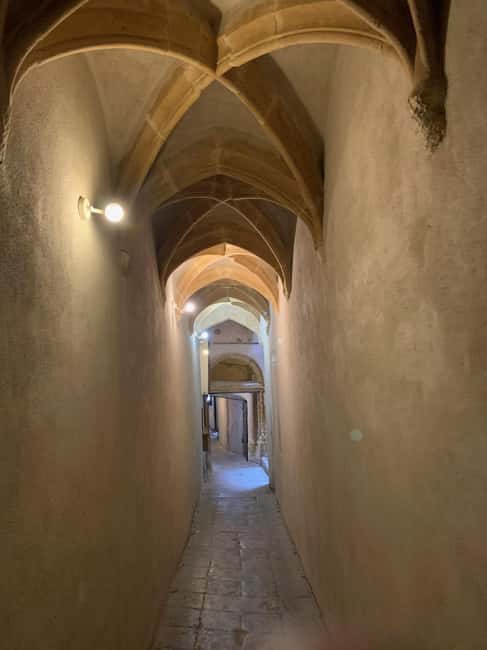 Lyon: Private Walking Tour of "Traboules" in the Old Town - Lesser-known passageways in Vieux Lyon: what you gain by skipping the obvious