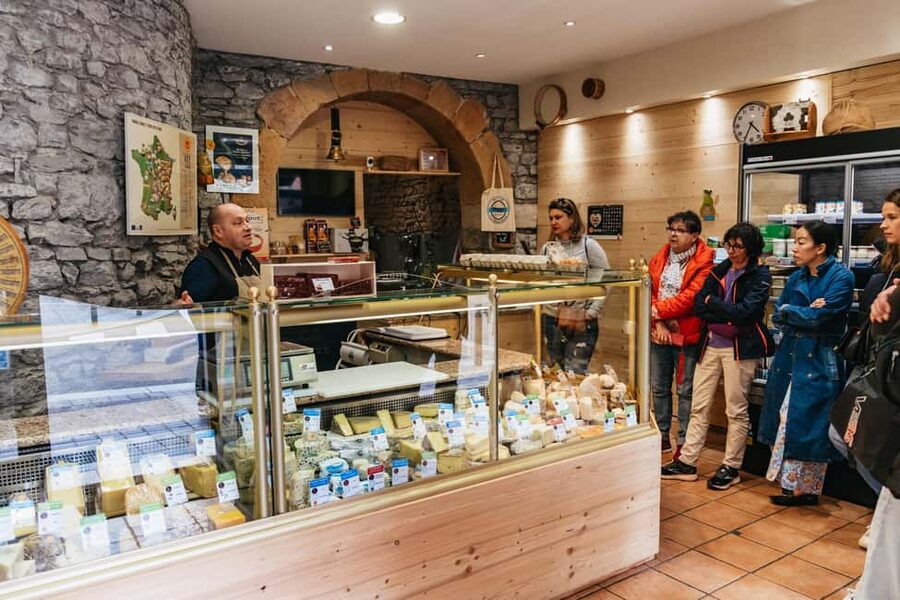 Lyon: Vieux Lyon Food Tasting Walking Tour - Who should book this, and who should skip it