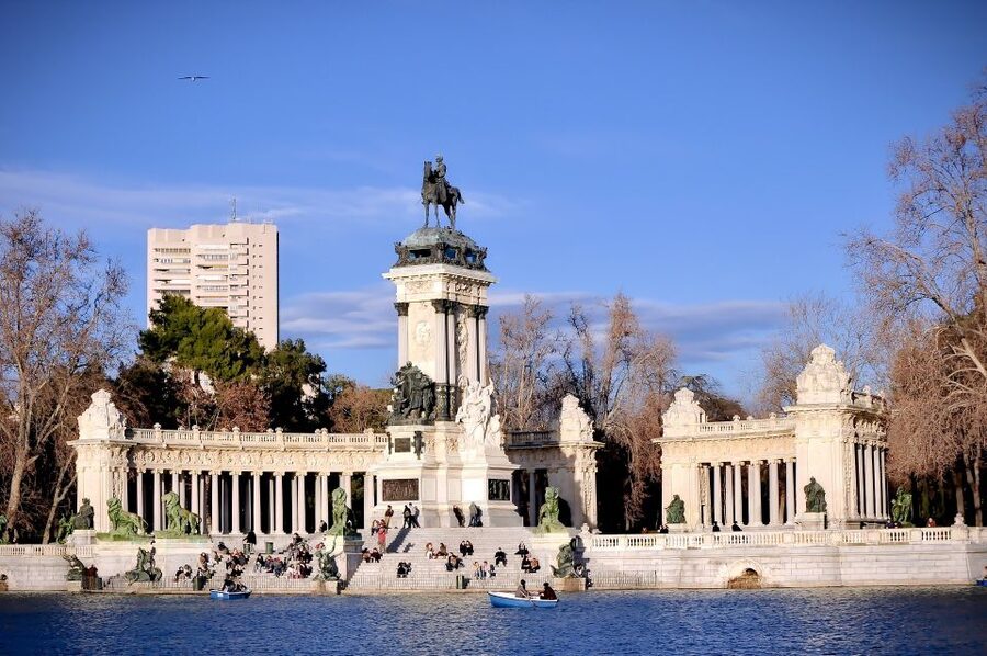 Madrid: 1.5-Hour Retiro Park Guided Walking Tour - Entering El Retiro With a Plan (Not Just a Map)