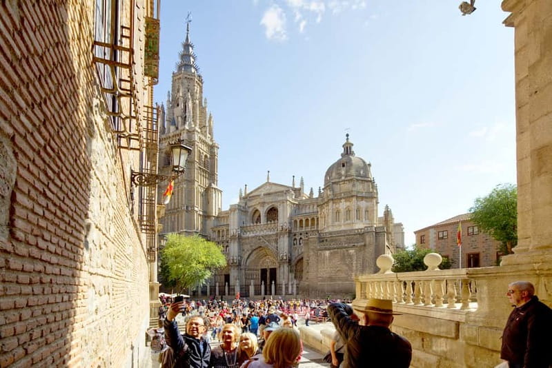 Madrid: 6-Hour Day Trip to Toledo with Guided Walking Tour - Mirador del Valle: the photo stop that helps you understand the city