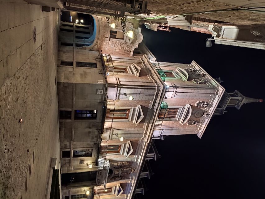 Madrid: Enchanted Evening Walking Tour in Spanish - Plaza de Oriente: your first nighttime photo stop