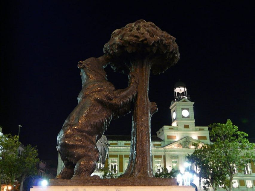 Madrid: Enchanted Evening Walking Tour in Spanish - Plaza de la Villa: where the old core starts to click