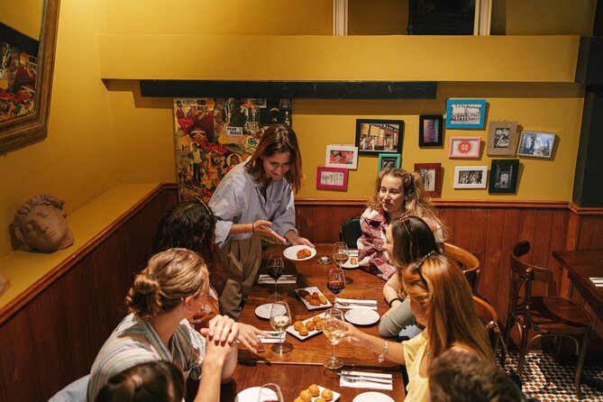 Madrid Food Walking Tour with Tapas and Vermouth - Plaza de la Cebada: the award-winning tortilla moment