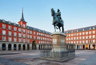 Madrid Historical Centre & Old Town Walking Tour in French - Plaza Mayor and the market-to-modern shift