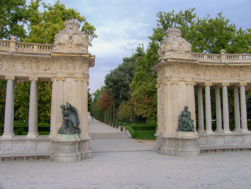 Madrid: Private Customized Walking Tour with a Local Host - What makes the guide selection matter