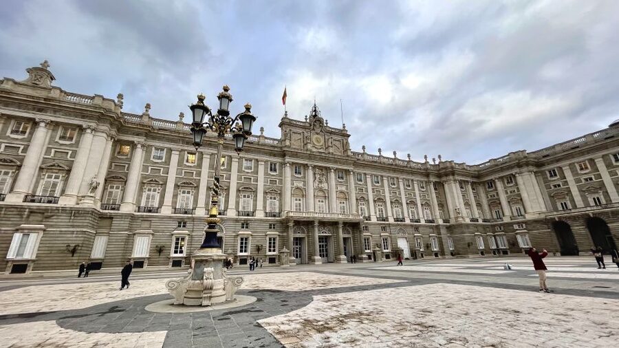 Madrid: Royal Palace Skip-the-Line Guided Tour - San Miguel Market stop: snack clues, not just photos