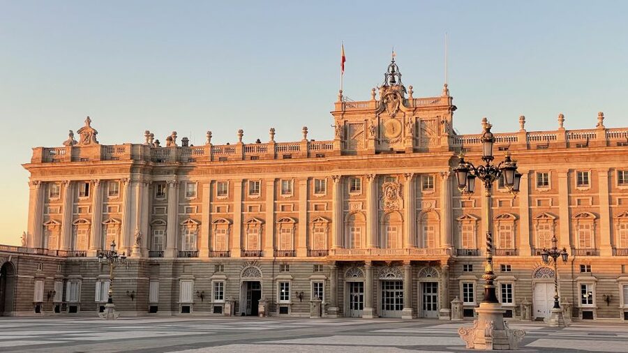 Madrid: Royal Palace Skip-the-Line Guided Tour - Entering the Royal Palace with skip-the-line: what it really saves