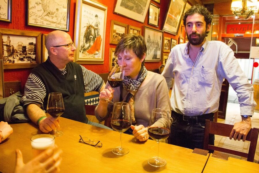 Madrid: Tapas & Wine Tasting Tour with Local Guide - Why Madrid’s ir de tapas feels like a local skill