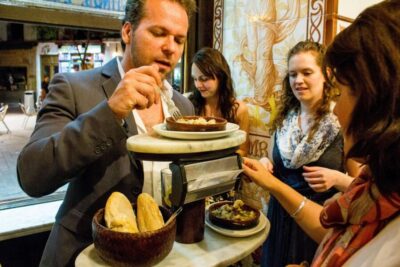 Madrid: Tapas & Wine Tasting Tour with Local Guide - The 3-hour format that keeps you fed (not stuffed)