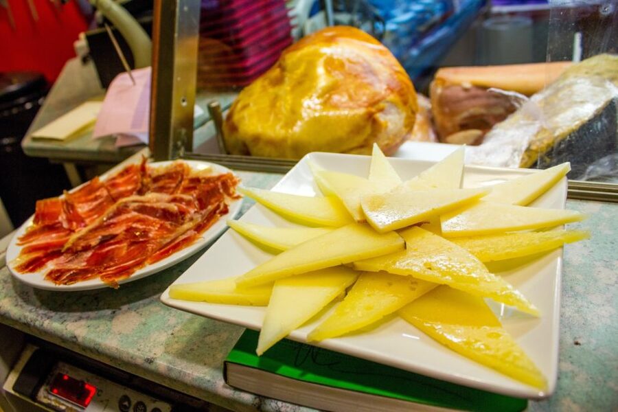 Madrid: Tapas & Wine Tasting Tour with Local Guide - Your guide makes the difference: stories, pacing, and smart orders