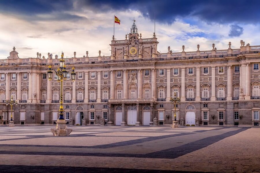Madrid: Welcome to Madrid Guided Walking Tour in English - Royal Power in Stone: The Royal Palace Area and Why Madrid Grew