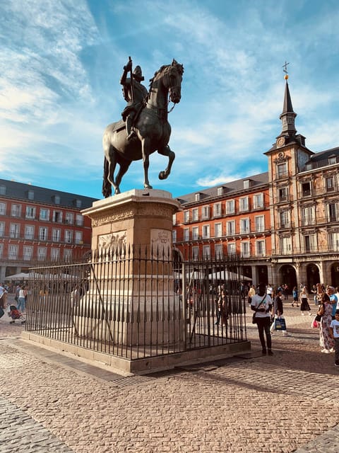 Madrid: Welcome to Madrid Guided Walking Tour in English - Puerta del Sol and the Royal Academy of Fine Arts: Where Daily Life Meets Culture